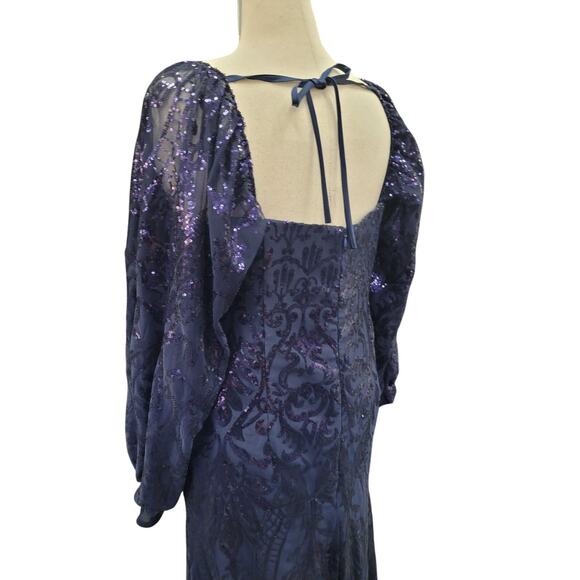NWT Long Sleeved Patterned Sequin Gown in Navy Blue - Picture 8 of 13
